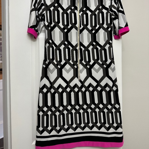 Eliza J Short Sleeved Geometric Print Shift Dress Sz. 4 Black/Pink/Gray/White - Picture 4 of 8